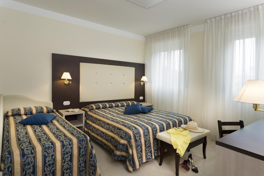 Hotel Milano Helvetia - In Centro Con Piscina Riccione Exterior foto